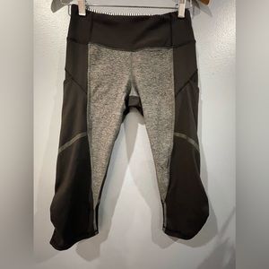 Lululemon Black & Heather Gray Cropped Women’s Leggings Size 4 Small
